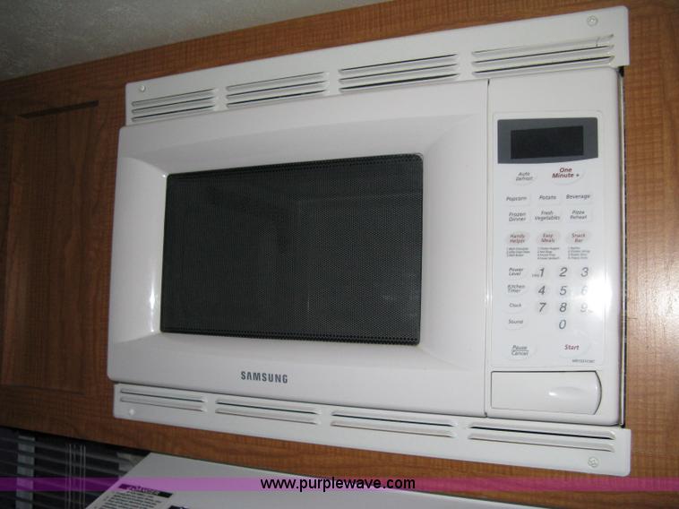 image for item A6025 2004 Coachmen Spirit of America Limited Edition camper trailer