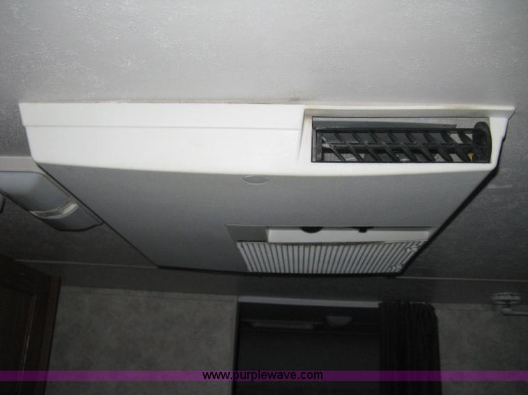 image for item A6025 2004 Coachmen Spirit of America Limited Edition camper trailer