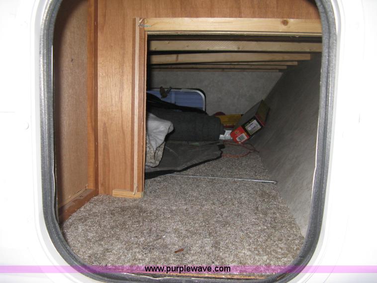 image for item A6025 2004 Coachmen Spirit of America Limited Edition camper trailer