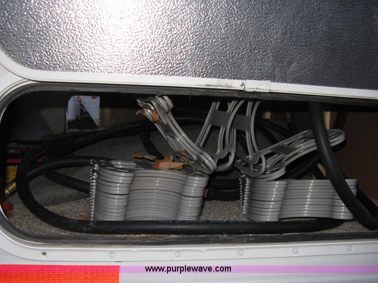 image for item A6025 2004 Coachmen Spirit of America Limited Edition camper trailer