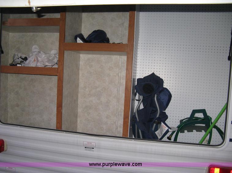 image for item A6025 2004 Coachmen Spirit of America Limited Edition camper trailer