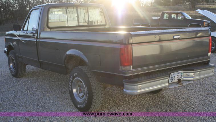 image for item A6633 1989 Ford F150 pickup truck