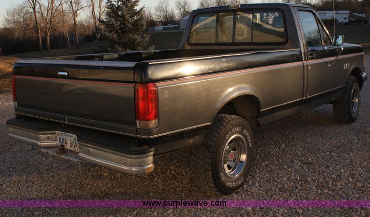 image for item A6633 1989 Ford F150 pickup truck