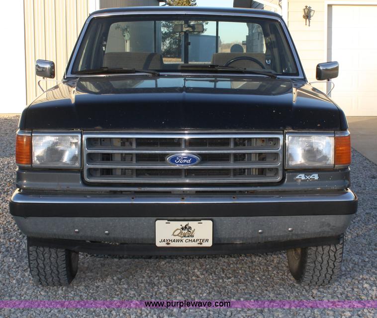 image for item A6633 1989 Ford F150 pickup truck
