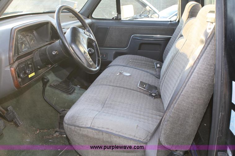 image for item A6633 1989 Ford F150 pickup truck