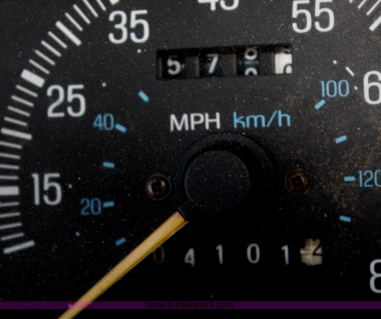 image for item A6633 1989 Ford F150 pickup truck