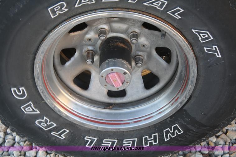 image for item A6633 1989 Ford F150 pickup truck