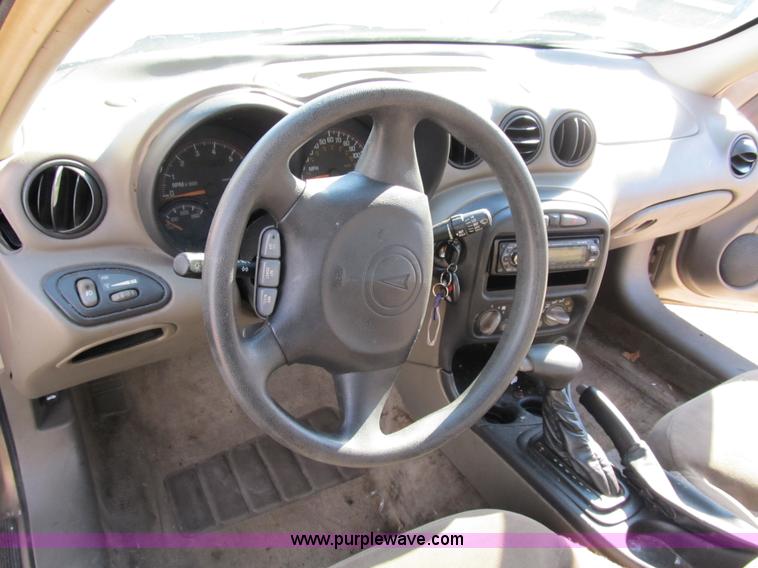 image for item B2517 2001 Pontiac Grand Am SE