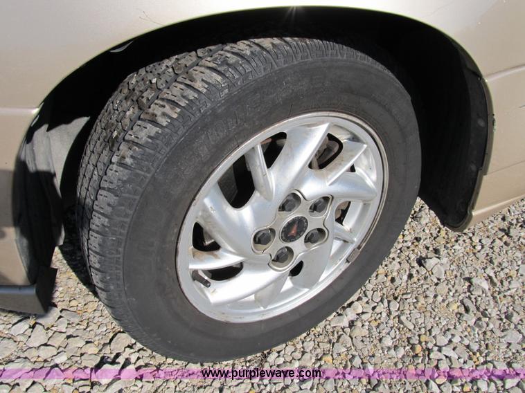 image for item B2517 2001 Pontiac Grand Am SE