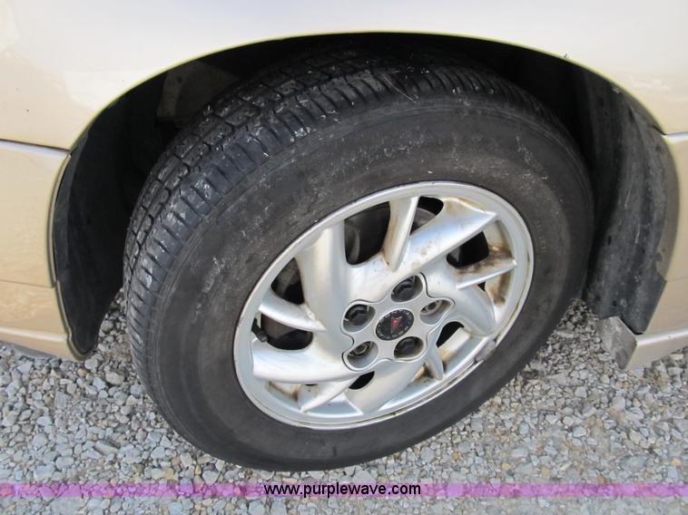 image for item B2517 2001 Pontiac Grand Am SE