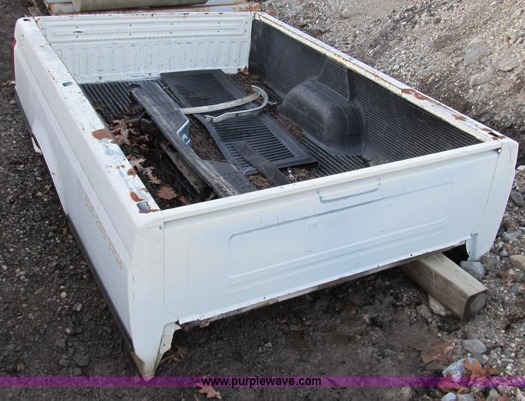 image for item B2572 1990 Ford F250 pickup truck bed