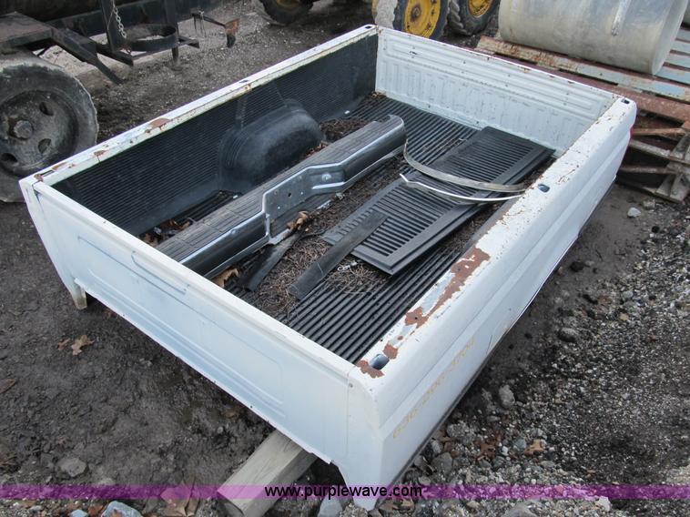 image for item B2572 1990 Ford F250 pickup truck bed