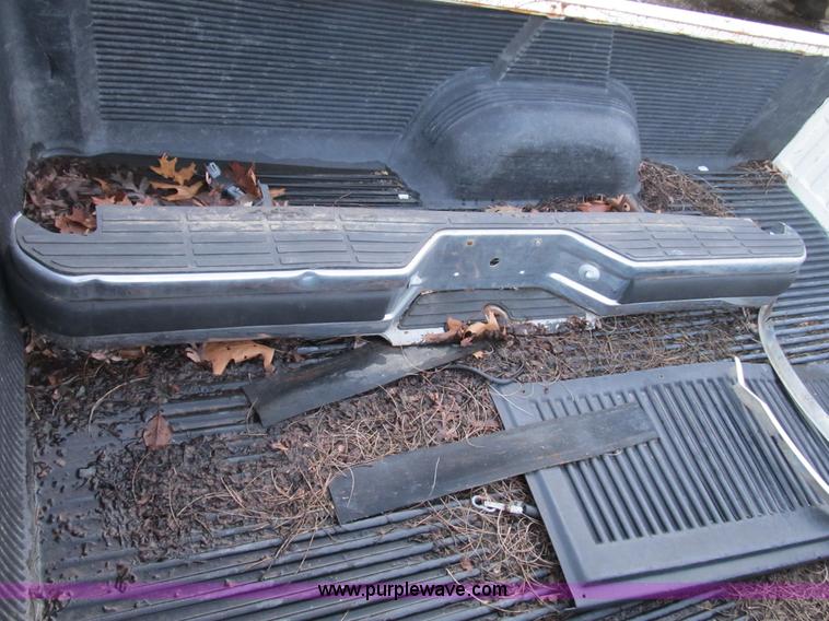 image for item B2572 1990 Ford F250 pickup truck bed