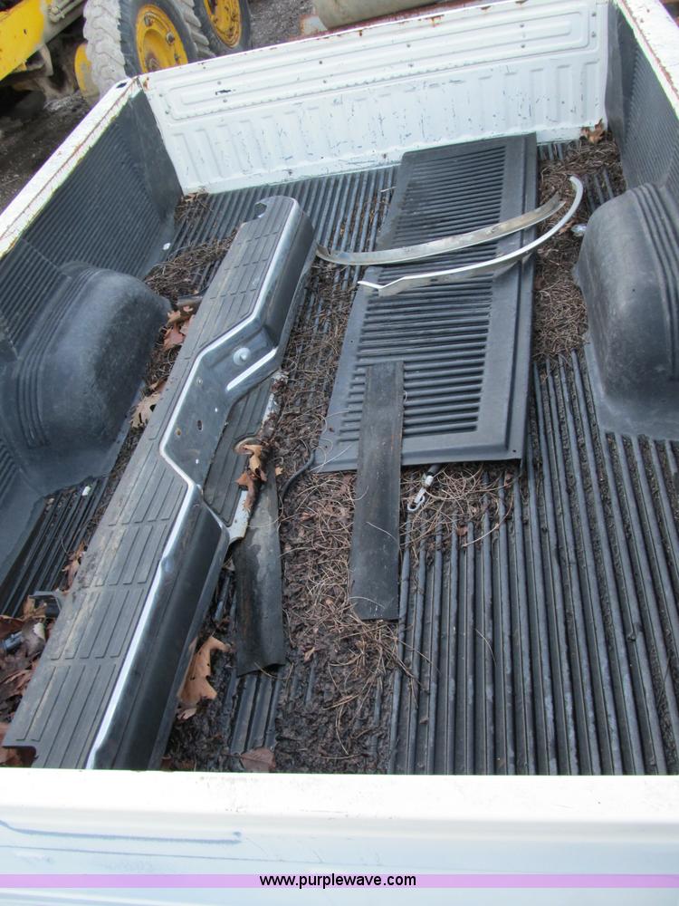 image for item B2572 1990 Ford F250 pickup truck bed