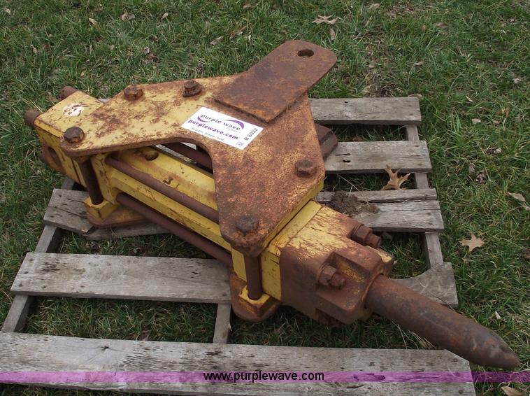 image for item B6022 Hydraulic breaker