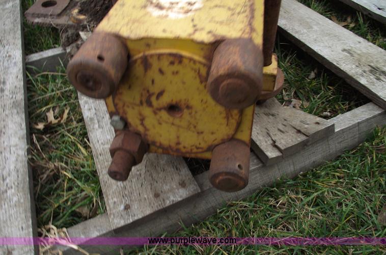 image for item B6022 Hydraulic breaker