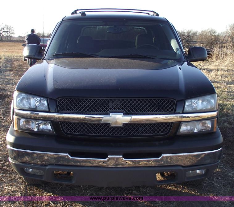 image for item B6055 2004 Chevrolet Avalanche 1500