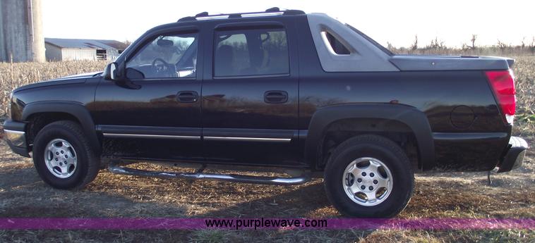 image for item B6055 2004 Chevrolet Avalanche 1500