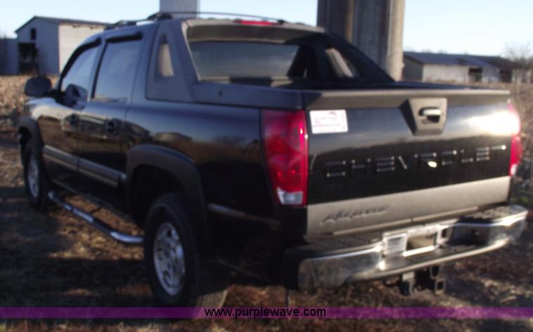 image for item B6055 2004 Chevrolet Avalanche 1500