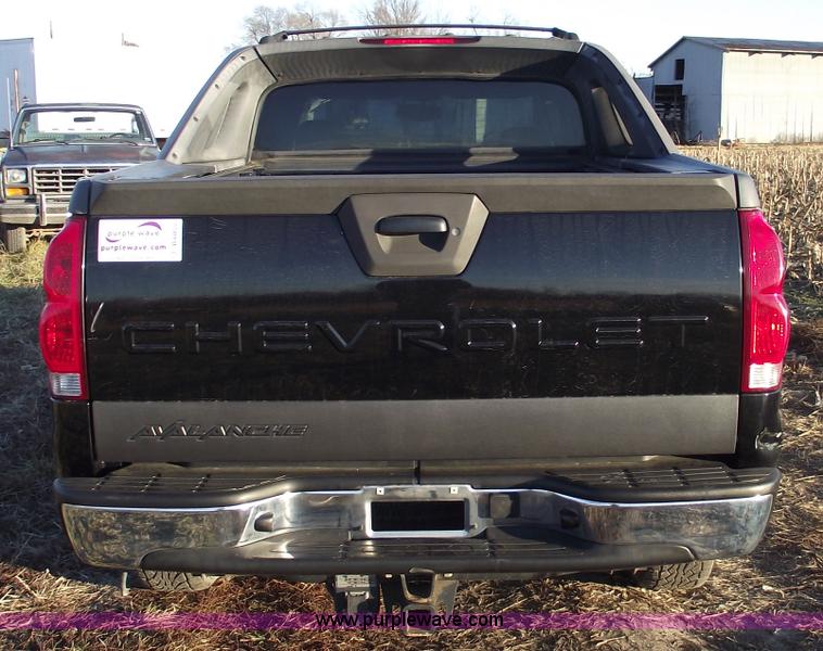 image for item B6055 2004 Chevrolet Avalanche 1500