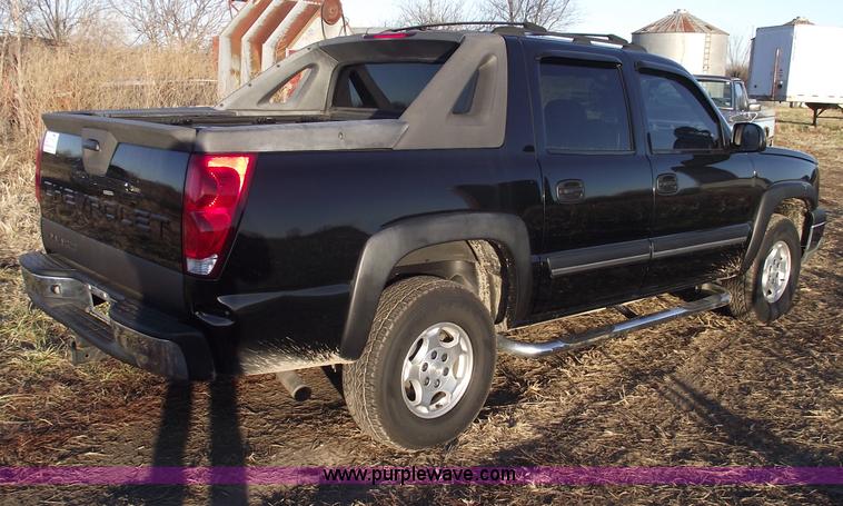image for item B6055 2004 Chevrolet Avalanche 1500