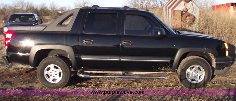 image for item B6055 2004 Chevrolet Avalanche 1500