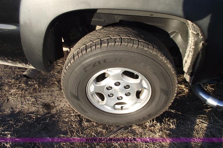 image for item B6055 2004 Chevrolet Avalanche 1500