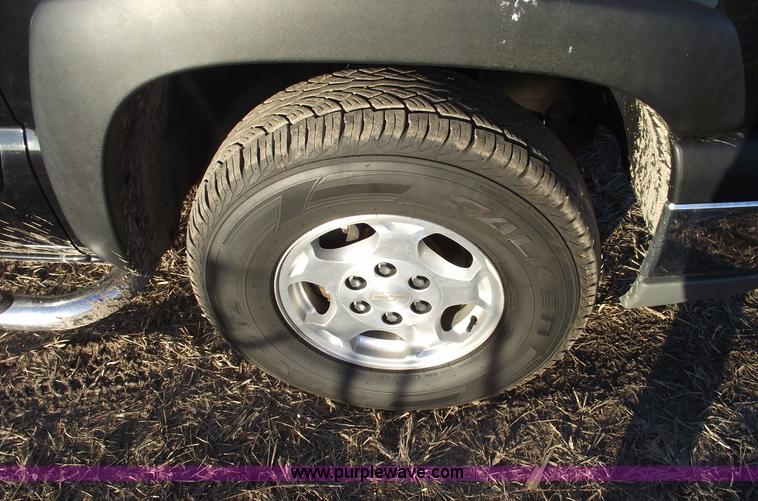 image for item B6055 2004 Chevrolet Avalanche 1500