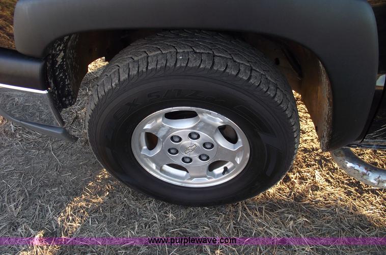 image for item B6055 2004 Chevrolet Avalanche 1500