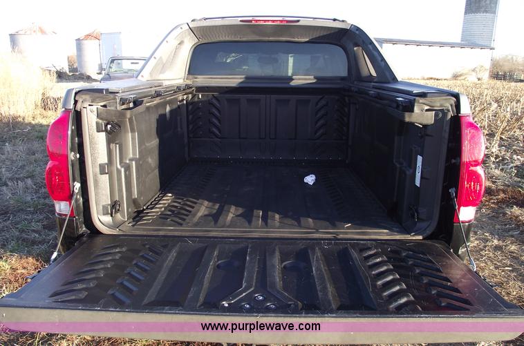 image for item B6055 2004 Chevrolet Avalanche 1500