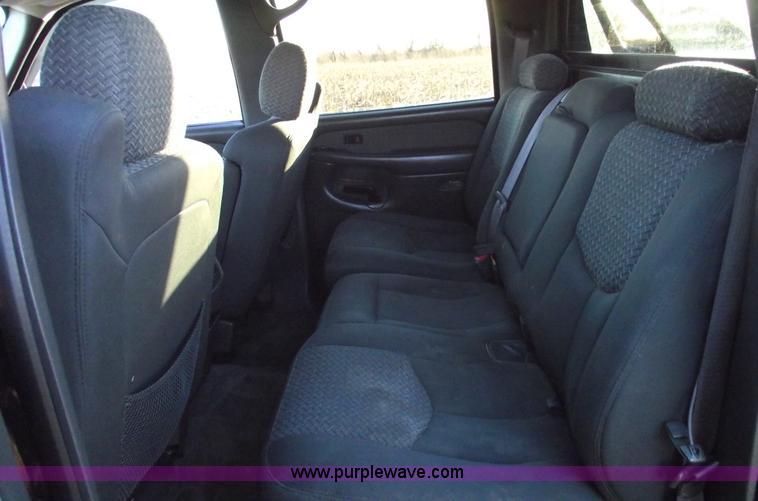 image for item B6055 2004 Chevrolet Avalanche 1500