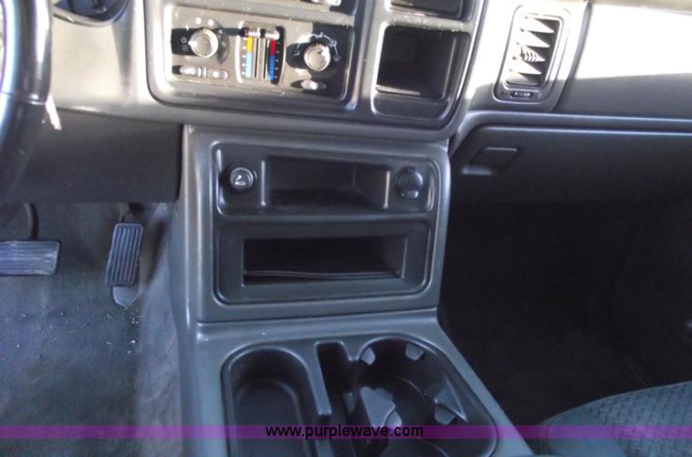 image for item B6055 2004 Chevrolet Avalanche 1500