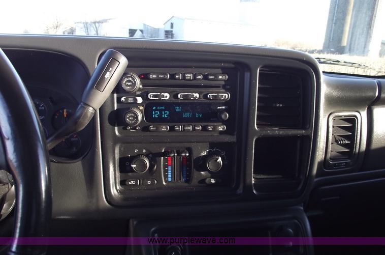 image for item B6055 2004 Chevrolet Avalanche 1500