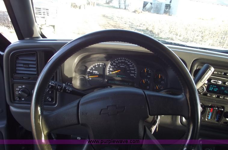 image for item B6055 2004 Chevrolet Avalanche 1500
