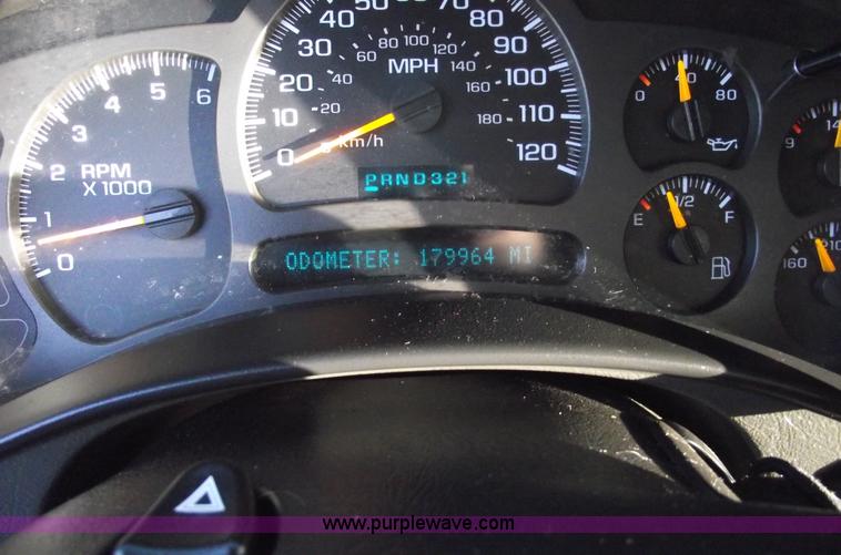 image for item B6055 2004 Chevrolet Avalanche 1500