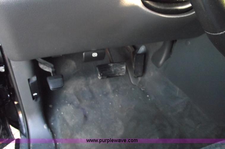 image for item B6055 2004 Chevrolet Avalanche 1500