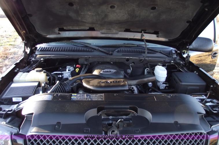 image for item B6055 2004 Chevrolet Avalanche 1500