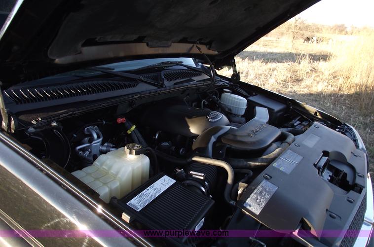 image for item B6055 2004 Chevrolet Avalanche 1500