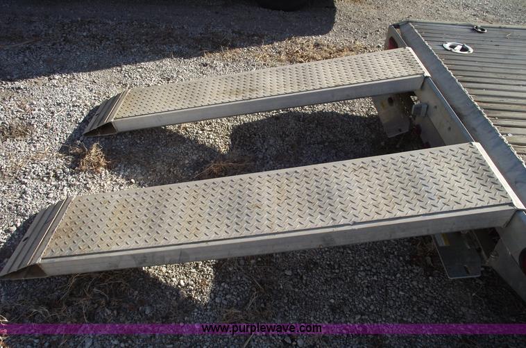 image for item B6092 2007 Featherlite 3111 aluminum trailer