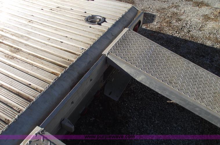 image for item B6092 2007 Featherlite 3111 aluminum trailer