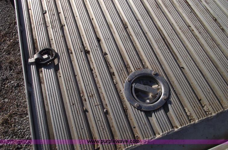 image for item B6092 2007 Featherlite 3111 aluminum trailer