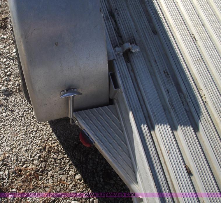 image for item B6092 2007 Featherlite 3111 aluminum trailer