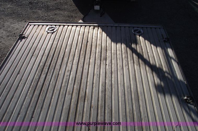 image for item B6092 2007 Featherlite 3111 aluminum trailer