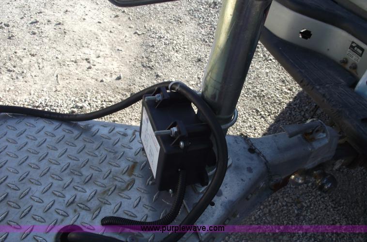 image for item B6092 2007 Featherlite 3111 aluminum trailer