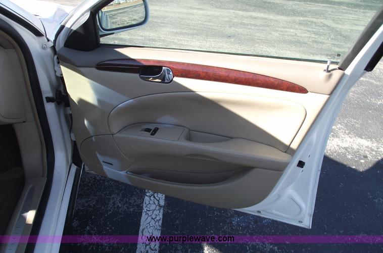 image for item B6104 2006 Buick Lucerne CXL