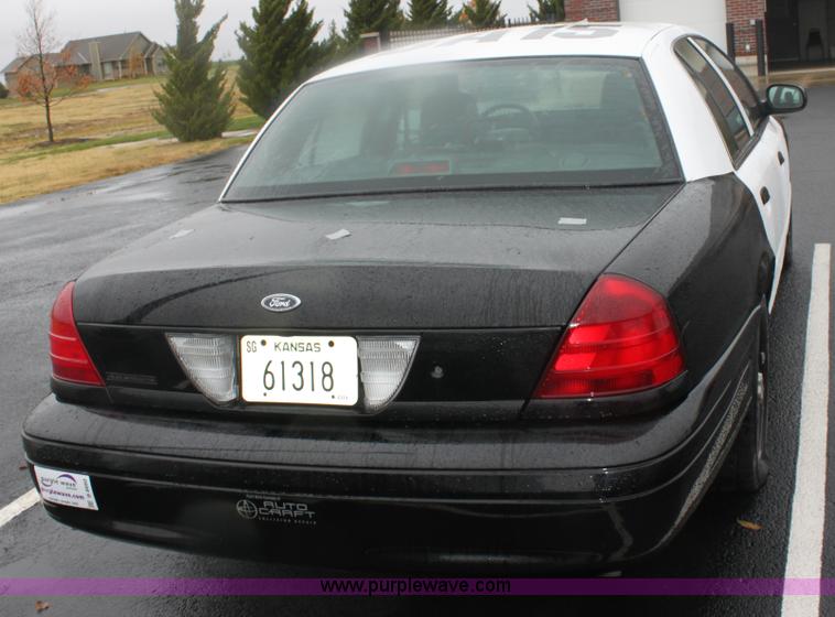 image for item B8660 2006 Ford Crown Victoria Police Interceptor
