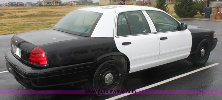 image for item B8660 2006 Ford Crown Victoria Police Interceptor