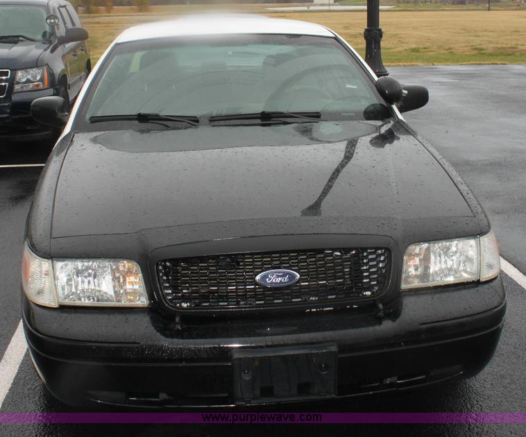 image for item B8660 2006 Ford Crown Victoria Police Interceptor