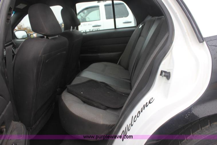 image for item B8660 2006 Ford Crown Victoria Police Interceptor