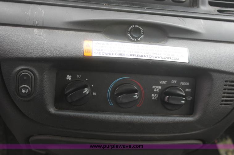 image for item B8660 2006 Ford Crown Victoria Police Interceptor